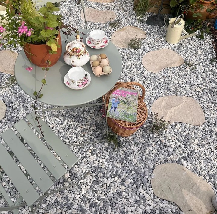 Bradstone Sandstone Stepping Stone in Fossil Buff - Image 2