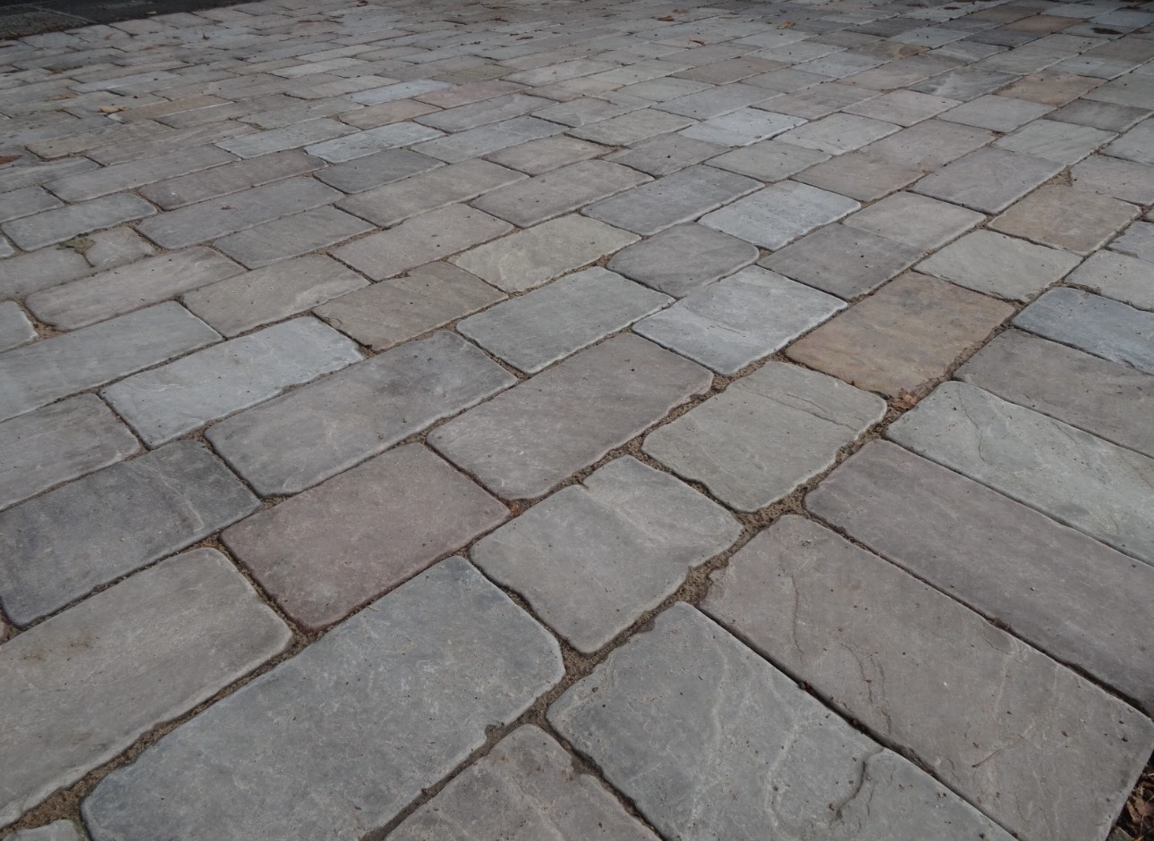 Autumn Brown Green Indian Sandstone Tumbled Block Paving 9m2 - Image 6